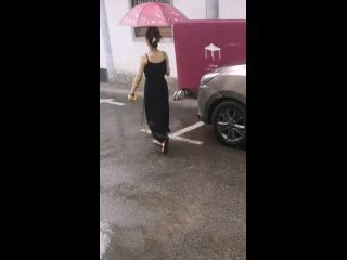 Peeing While Shopping On A Pedestrian Street2 screenshot 1