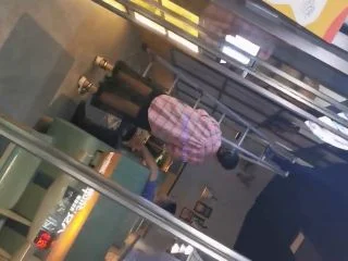 Owner Of The Fried Chicken Shop Pee screenshot 5