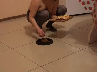 Brown7 – The Girl Shits And Eats Its Shit With Fruit screenshot 6