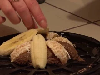 Brown7 – The Girl Shits And Eats Its Shit With Fruit screenshot 7