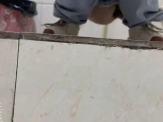 Internet Cafes Womens Restroom screenshot 2