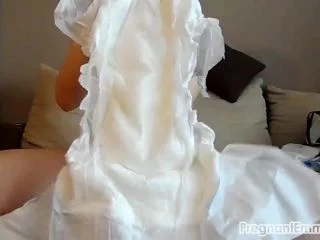 28 Weeks Pregnant – Hard Day At Work In Heavy Wet Diaper screenshot 5