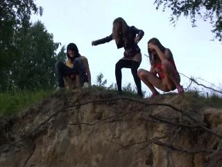 Oopsmodels – Girls Pissing Outdoor screenshot 2