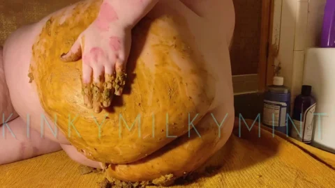 KinkyMilkyMint_-_Huge_Ass_Covered_in_Shit