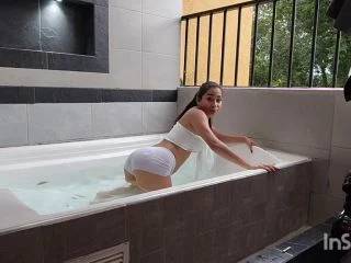 Lauracolin – Jacuzzi Afternoon screenshot 4