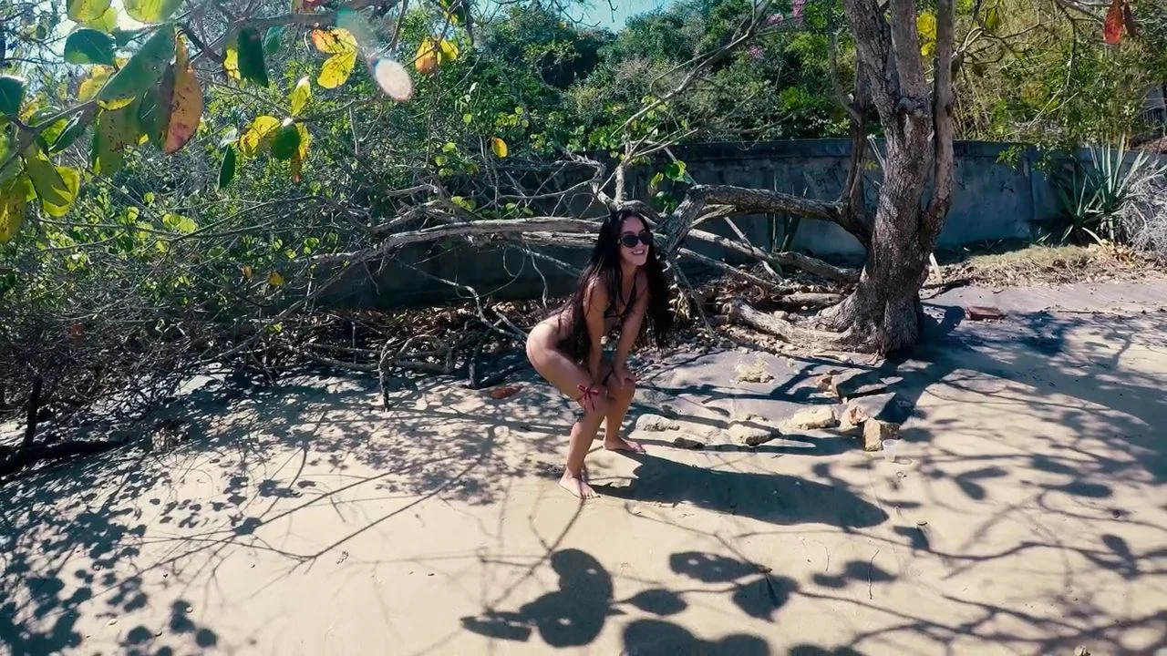 What You Didn T Expect To See On A Tropical Beach Peeing
