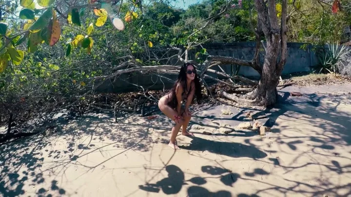 What You Didn T Expect To See On A Tropical Beach Peeing
