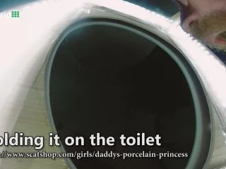 Holding It On The Toilet screenshot 5
