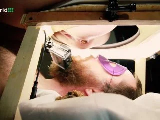 Holding It On The Toilet screenshot 7