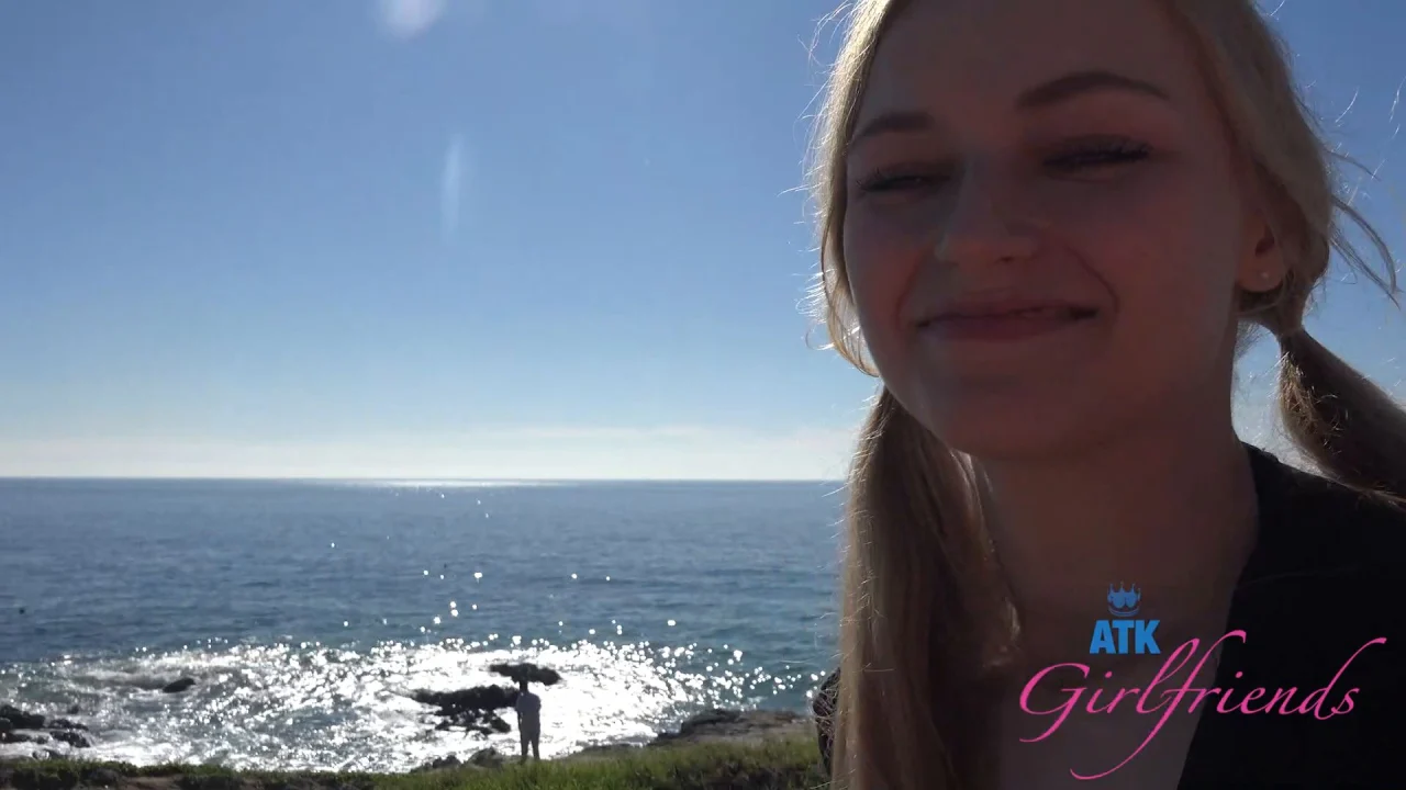 McKenzie Mae – Pee Outdoor