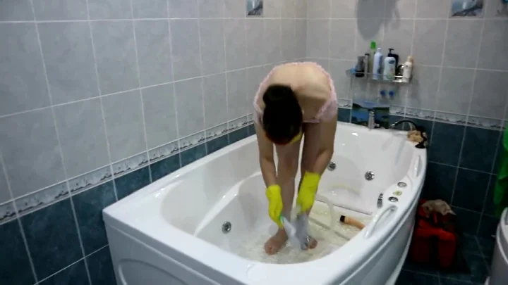 WCwife – Shitty Bath Part 1