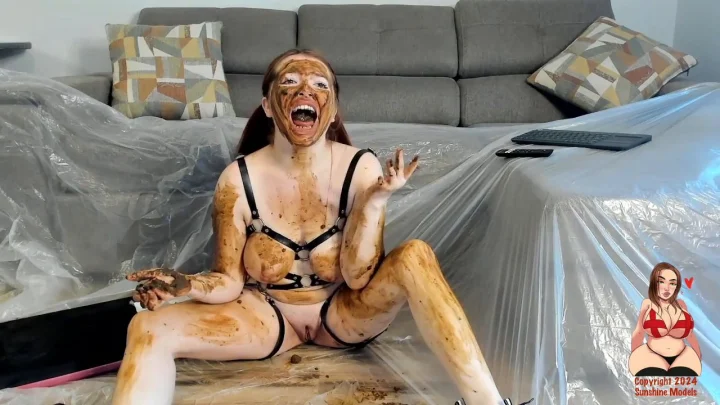 GingerCris – Cris Needs Some New Shoes
