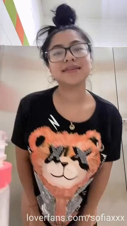 SofiaXXX – Pee Drinking In A Public Mall