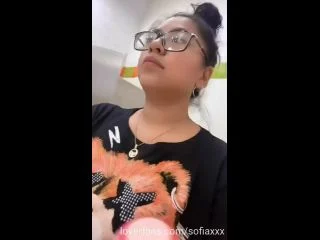 SofiaXXX – Pee Drinking In A Public Mall screenshot 6