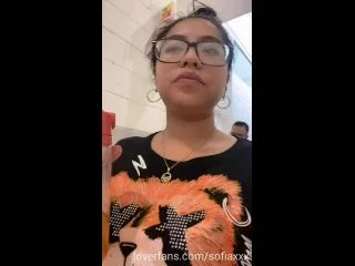 SofiaXXX – Pee Drinking In A Public Mall screenshot 7