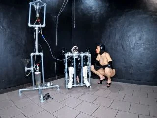 Lucie Arztin – Piss Pump Evolution 3 screenshot 2