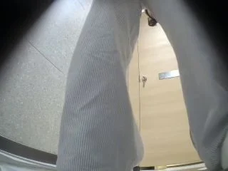 Prostitutes Urinating While Wearing Hats screenshot 1