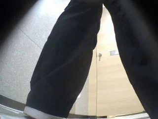 Prostitutes Urinating While Wearing Hats screenshot 2