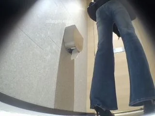 Prostitutes Urinating While Wearing Hats screenshot 3