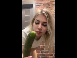 Misty Phoenix – Licking A Pooped Cucumber screenshot 5