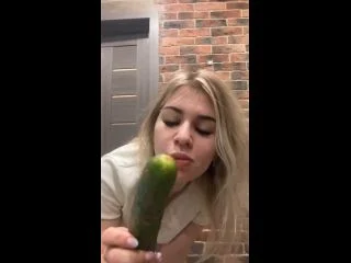 Misty Phoenix – Licking A Pooped Cucumber screenshot 6