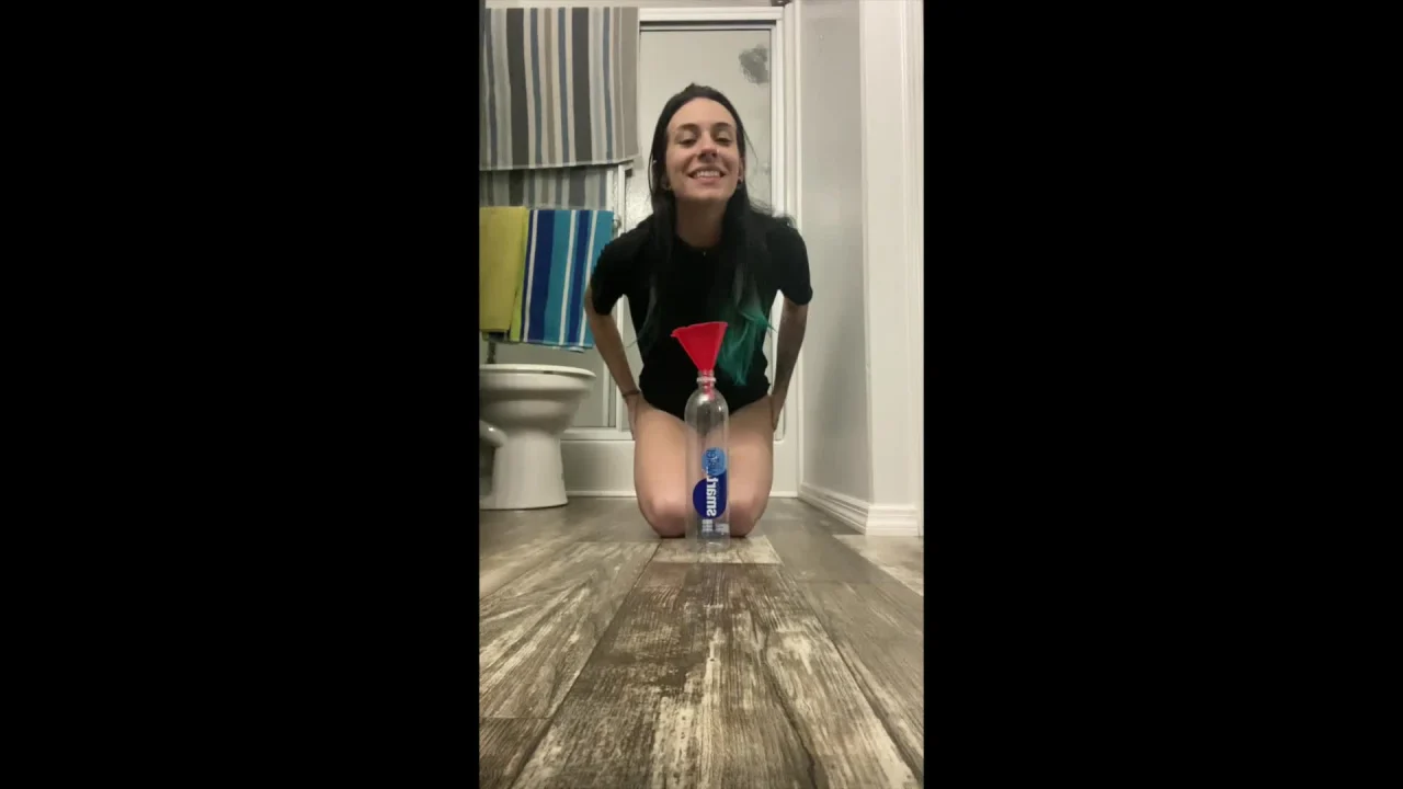 Liz Raw – Filling Up Bottle With Pee