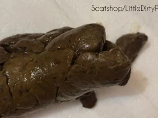 LittleDirtyPrincess – 2 Hole-stretching Turds – Poop On A Plate screenshot 2