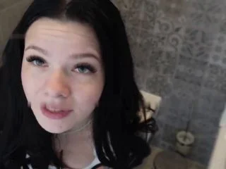 Roxi Black – Benutzt Man Das So – Dreist Ins Bidet Gepisst screenshot 2