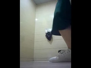 Chinese Young Girls Pee In The Toilet screenshot 5