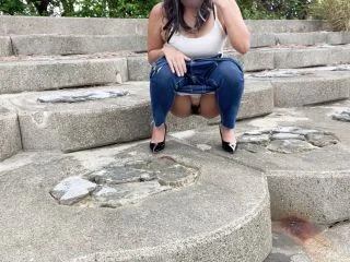 Peeing Outside Is Thrilling And Feels Good screenshot 4