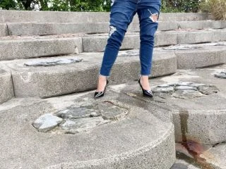Peeing Outside Is Thrilling And Feels Good screenshot 7