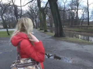 Teeny-Winnie18 – PISSEN IN DER STADTPARK ABER WO REIN screenshot 1
