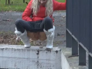 Teeny-Winnie18 – PISSEN IN DER STADTPARK ABER WO REIN screenshot 5