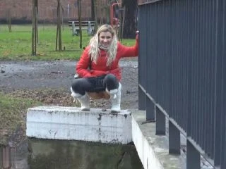 Teeny-Winnie18 – PISSEN IN DER STADTPARK ABER WO REIN screenshot 6