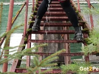 Crouching Over Steps screenshot 4