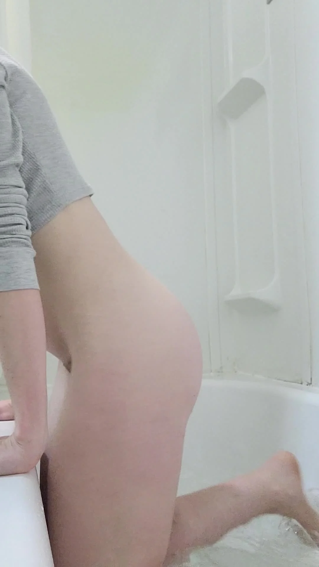 Nerdyfaery – NERDY Brat Pees In The Bath