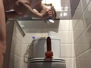 EllaGilbert – Shit All Over My Bathroom Floor screenshot 1