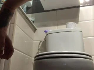 EllaGilbert – Shit All Over My Bathroom Floor screenshot 4