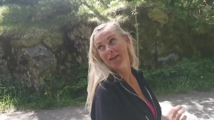 Dirty Tina – Doppel Piss In Norwegen