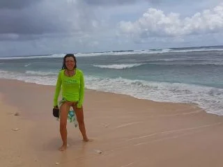 Hot Cute Glasses Girl With Hairy Pussy Pissing At The Beach screenshot 2