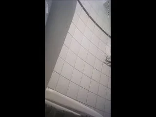 Student Restroom 112 screenshot 2