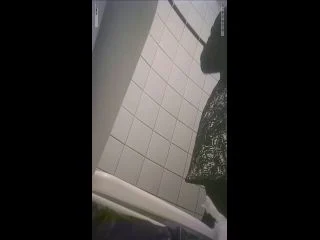 Student Restroom 112 screenshot 4