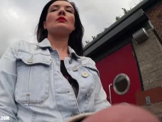 Faye Taylor – Outside Stroll screenshot 2