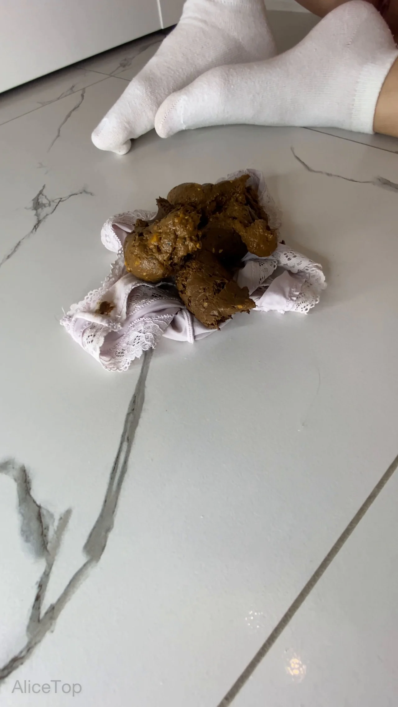 Markovna – Im Pooping On My Panties And Hand