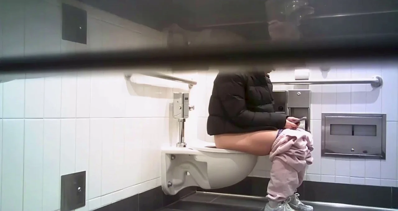 Hot Girls On Student Toilet 10