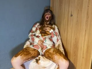 Lyndra Lynn – Brown Peaches Pooping My Jumpsuit screenshot 5