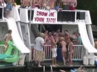 Party Cove Chicks Pee Too screenshot 6