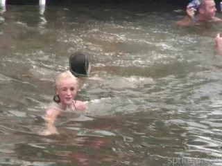 Party Cove Chicks Pee Too screenshot 7