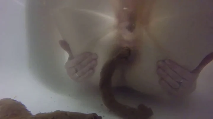 FatTurdGirl – MASSIVE UNDERWATER SHIT FARTS