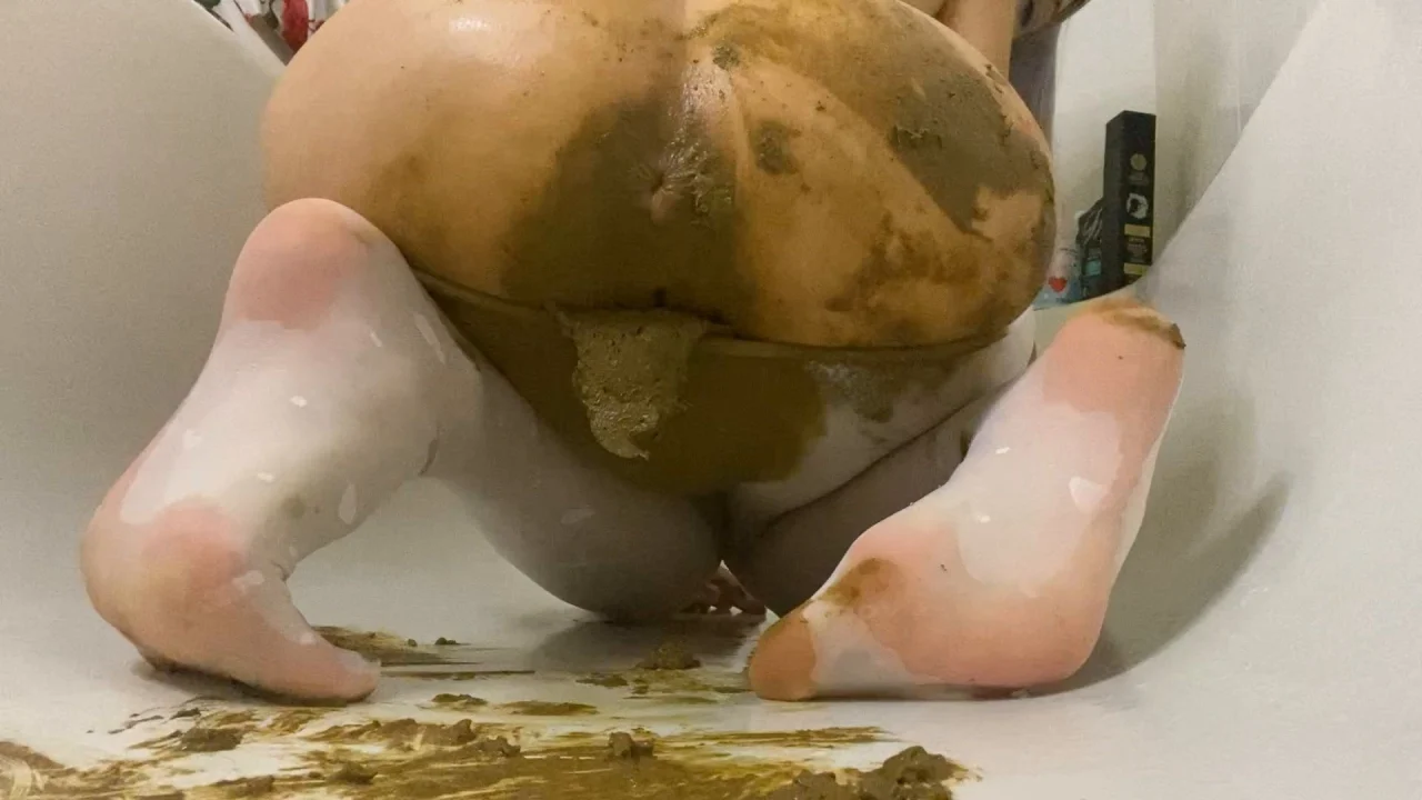 PooGirl – Huge Pile Of Shit White Pantyhose Smearing